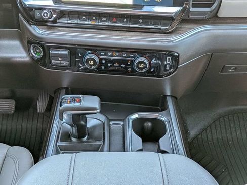 Used 2024 Chevrolet Silverado 1500 LT Trail Boss w/ Convenience Package II AWD/4WD image 19