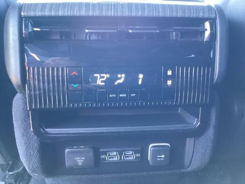 Used 2022 Jeep Wagoneer Series II AWD/4WD image 21