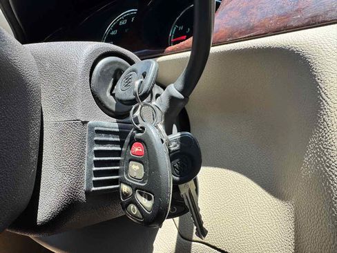 Used 2011 Buick Lucerne CXL FWD image 47