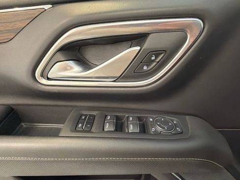 Used 2023 Chevrolet Suburban Premier image 16