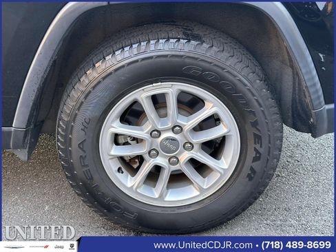 Used 2020 Jeep Grand Cherokee Laredo image 13