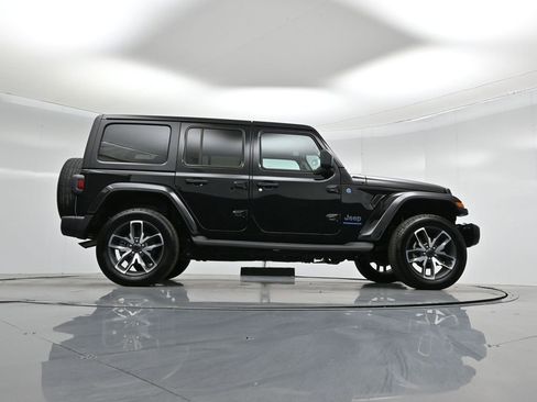 Used 2024 Jeep Wrangler Unlimited image 46