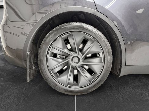 Used 2025 Tesla Model Y Long Range RWD image 35