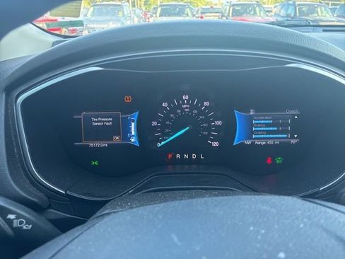 Used 2019 Ford Fusion SE FWD image 8