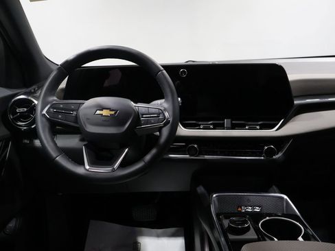 Used 2026 Chevrolet Equinox LT w/ Convenience Package II image 18