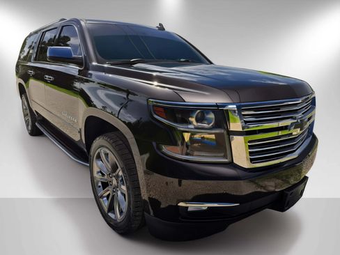 Used 2018 Chevrolet Suburban Premier RWD image 3