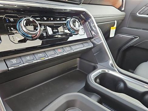 New 2025 GMC Sierra 2500 Denali w/ Denali Reserve Package image 39