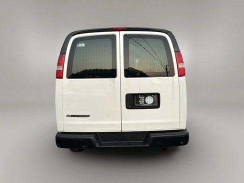 Used 2017 Chevrolet Express 2500 RWD image 2
