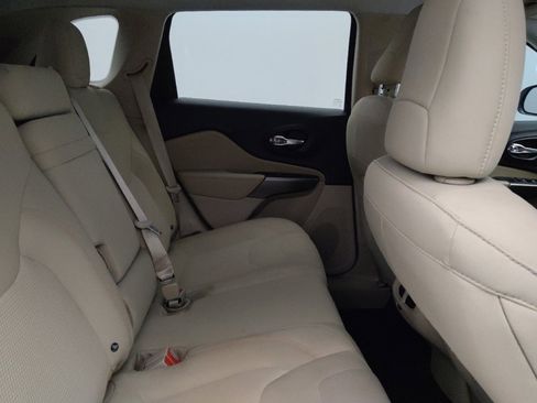 Used 2019 Jeep Cherokee Latitude w/ Popular Appearance Group image 19