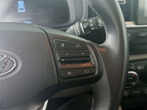 Used 2024 Hyundai Venue SEL image 25