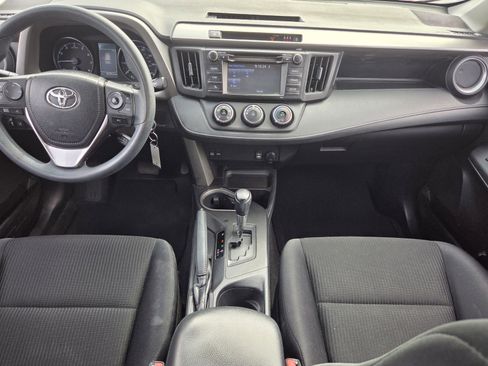 Used 2017 Toyota RAV4 LE image 7