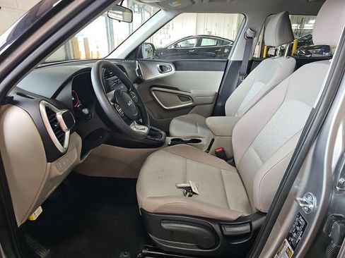 Certified 2025 Kia Soul LX w/ LX Technology Package FWD image 7