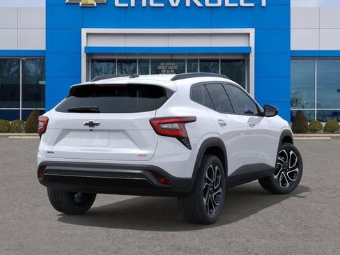 New 2026 Chevrolet Trax RS w/ Sunroof Package FWD image 4