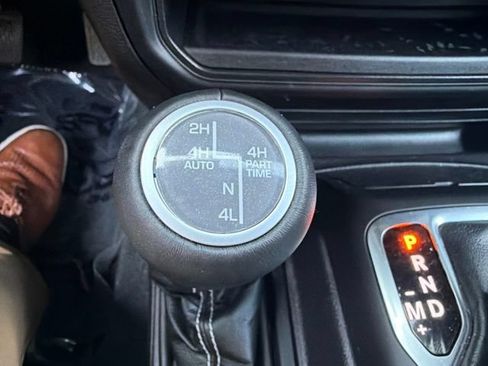 Used 2023 Jeep Wrangler Unlimited Sahara w/ Cold Weather Group AWD/4WD image 28