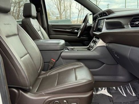 Used 2021 GMC Yukon XL Denali image 17
