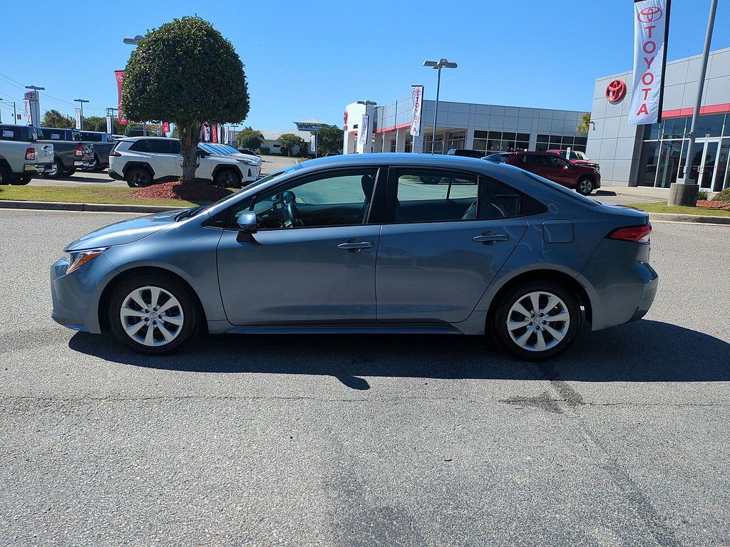 Certified 2025 Toyota Corolla LE FWD image 6