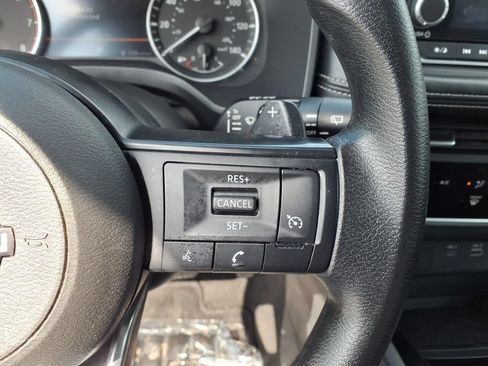 Used 2023 Nissan Rogue S AWD/4WD image 10