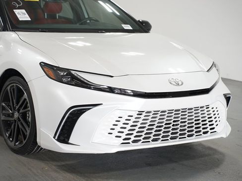 Used 2025 Toyota Camry XSE image 4