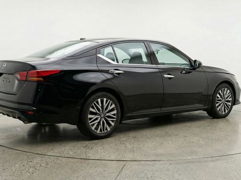 Used 2025 Nissan Altima 2.5 SV image 9