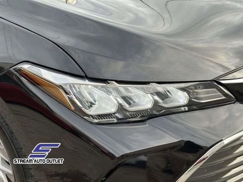 Used 2021 Toyota Avalon XLE image 9