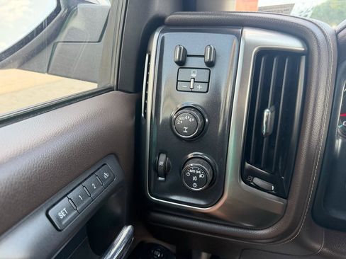 Used 2018 Chevrolet Silverado 1500 LTZ AWD/4WD image 17