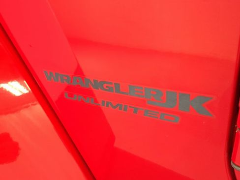 Used 2018 Jeep Wrangler Unlimited Sahara image 31