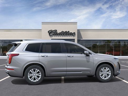 New 2025 Cadillac XT6 Luxury image 5