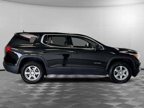 Used 2017 GMC Acadia SLE image 9