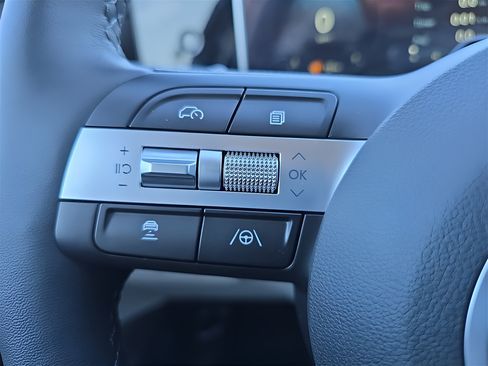 Certified 2025 Hyundai Tucson Limited FWD image 19