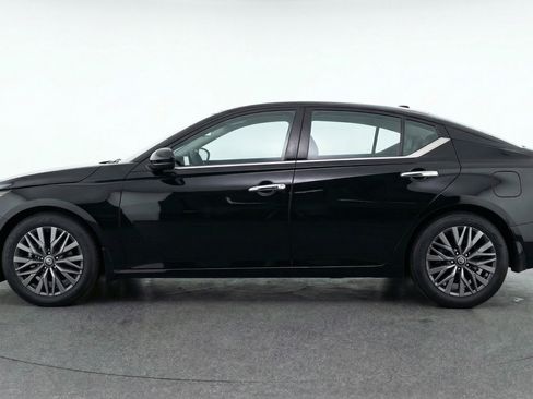 Used 2025 Nissan Altima 2.5 SV FWD image 5