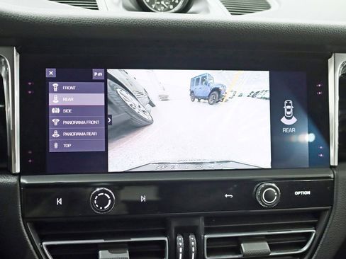 Used 2025 Porsche Macan image 18