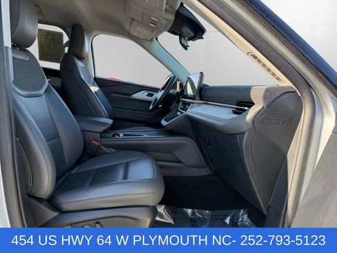 Certified 2025 Ford Explorer Active w/ Active Comfort Package RWD image 15