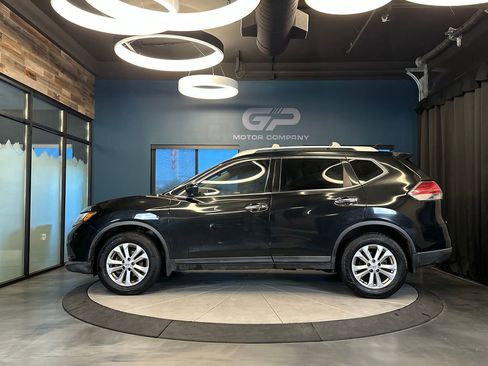 Used 2016 Nissan Rogue SV w/ SV Premium Package image 6