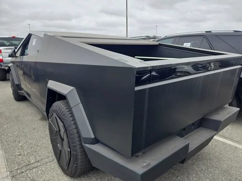 Used 2024 Tesla Cybertruck AWD Crew Cab image 2