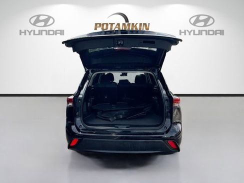 Used 2021 Toyota Highlander L FWD image 24