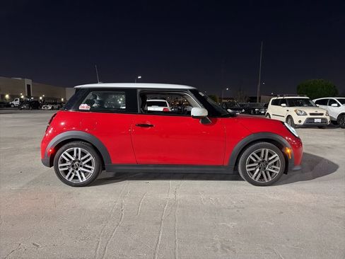 Used 2025 MINI Cooper 2-Door Hardtop image 6