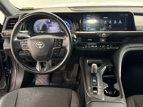 Used 2023 Toyota Crown AWD/4WD image 27