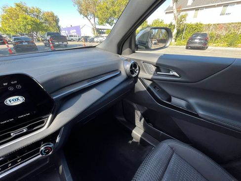 Used 2025 Chevrolet Equinox LT FWD image 35