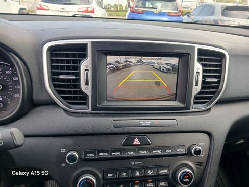 Used 2018 Kia Sportage LX w/ LX Technology Package FWD image 30