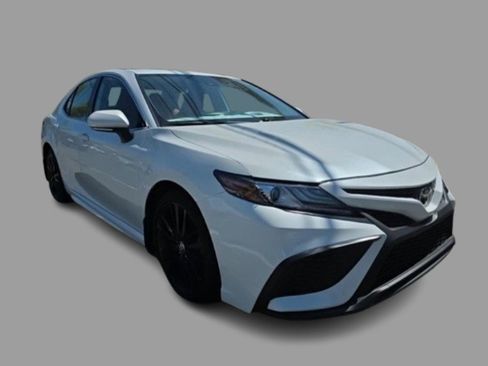 Used 2021 Toyota Camry XSE FWD image 2