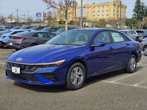 New 2026 Hyundai Elantra SE FWD image 3