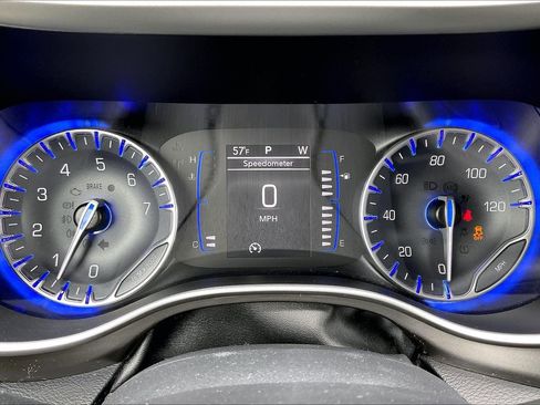 Used 2020 Chrysler Pacifica Touring image 12