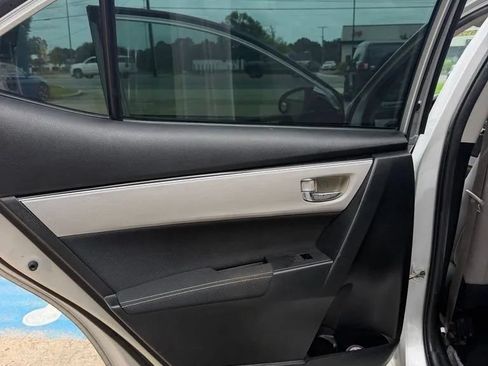 Used 2018 Toyota Corolla LE FWD image 8