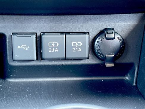 Used 2021 Toyota Highlander L AWD/4WD image 23