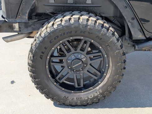 Used 2018 Jeep Wrangler Unlimited Sport S AWD/4WD image 12