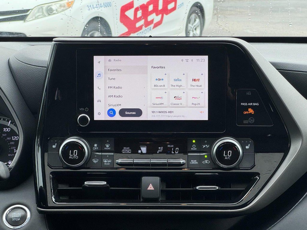 Used 2023 Toyota Highlander XLE FWD image 21