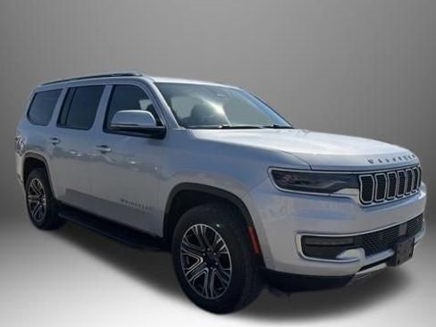 Used 2022 Jeep Wagoneer Series III w/ Flexible Seating Group image 4