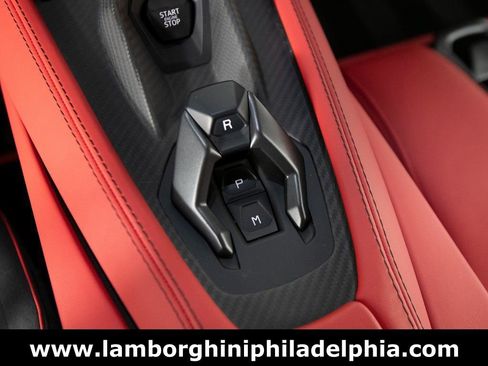 Used 2024 Lamborghini Revuelto image 30