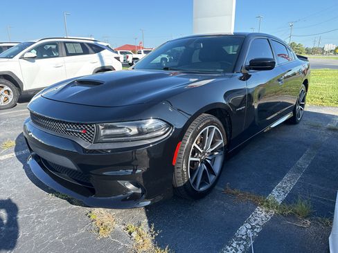 Used 2021 Dodge Charger R/T w/ Plus Group RWD image 2