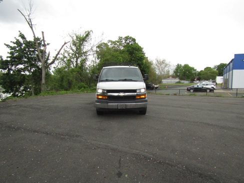 Used 2020 Chevrolet Express 2500 w/ Driver Convenience Package RWD image 9